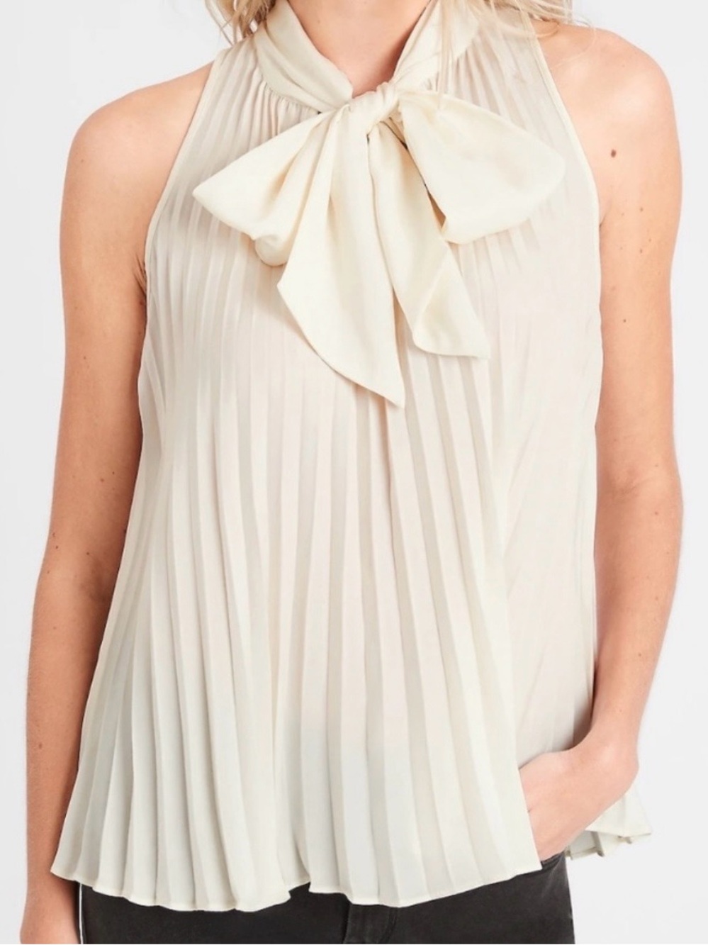 NWT Banana Republic Petite XXS Ivory Pleated Tie-Neck Sleeveless Blouse |